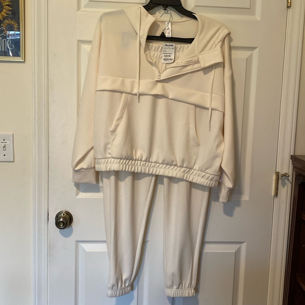 Yogalicious Cream Hooded Sweatshirt & Joggers Set